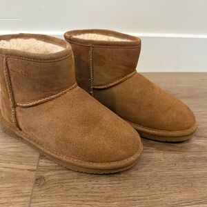 Bearpaw big kid size 3 Brown Suede Ankle Boots